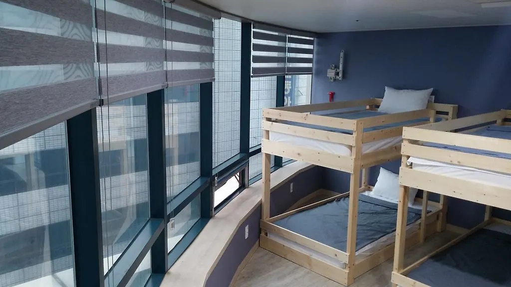 Terra Guesthouse 2 Busan 2*,